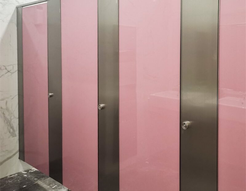 Maximizing Privacy and Comfort with Full Height Toilet Cubicles 1